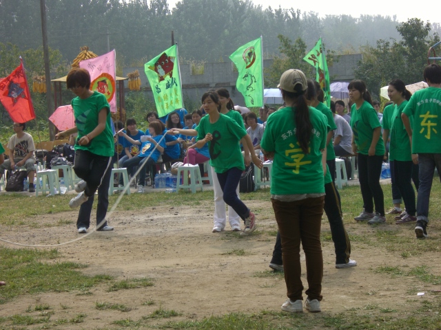 东方金子塔儿童潜能培训学校的老师齐聚留民营过教师节